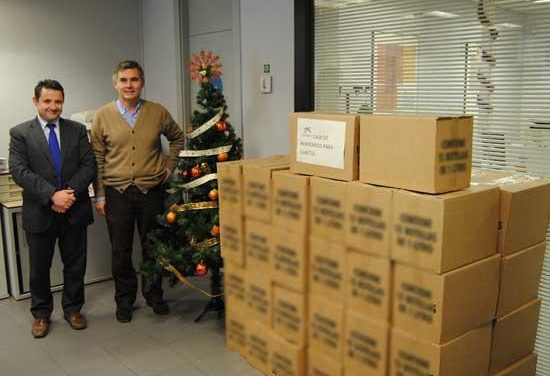 El Ayuntamiento de Valencia de Alcántara y La Caixa donan lotes de alimentos a los más necesitados