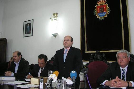 Luis Cándido Moreno, del PP, nuevo alcalde de Valencia de Alcántara tras aprobarse una moción de censura