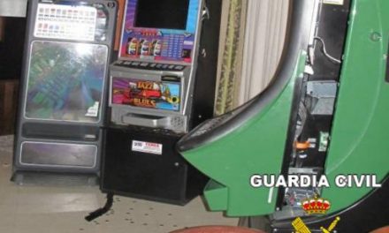 La Guardia Civil detiene en Montijo a un hombre por el robo de la recaudación de dos máquinas recreativas