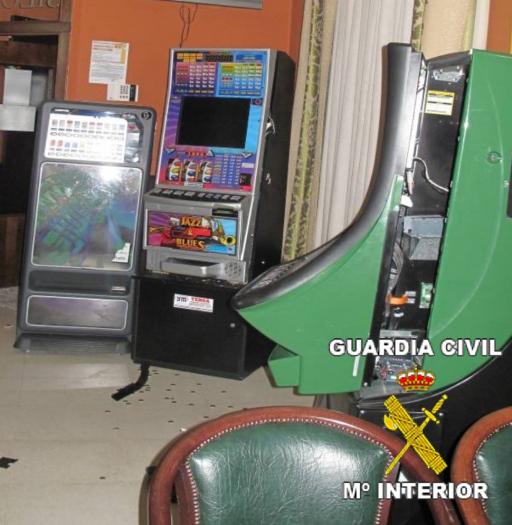 La Guardia Civil detiene en Montijo a un hombre por el robo de la recaudación de dos máquinas recreativas