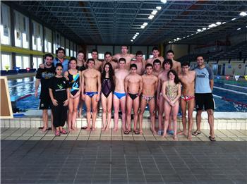 La Dirección General de Deportes posibilita el entrenamiento de 17 nadadores en Cádiz