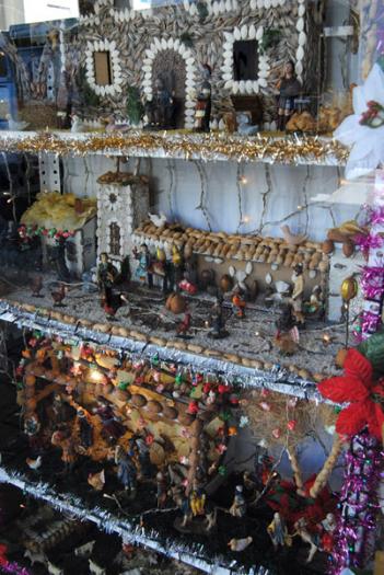 La tienda de Agustina Vicho gana el XIV concurso de escaparates navideños en Valencia de Alcántara