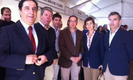 Nacarino pide a los empresarios que inviertan en Sierra de San Pedro para dinamizar la comarca