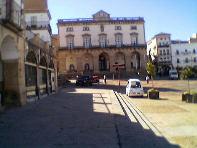El Ayuntamiento de Cáceres inspeccionará todas las obras de zanjas para evitar los daños al pavimento
