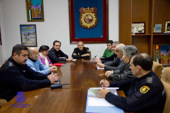 Las asociaciones de vecinos de Badajoz trasladan sus demandas en materia de seguridad a la Policía