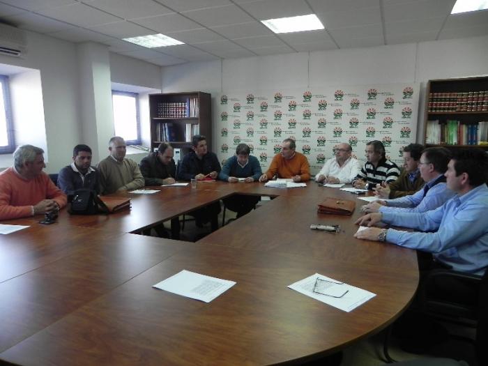 El sector apícola extremeño insta al consejero de Agricultura a un encuentro antes de una semana