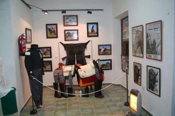 La Casa Toril de Moraleja acoge una muestra de objetos relacionados con las fiestas de San Blas