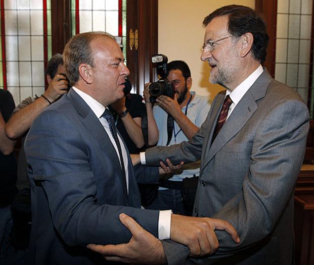Rajoy se compromete a agilizar con el Ministerio de Hacienda el pago de la deuda histórica a Extremadura