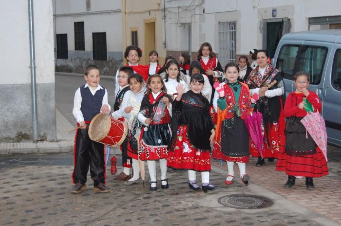 Los niños de Mohedas de Granadilla piden el aguinaldo para recaudar fondos para Aspace de Plasencia