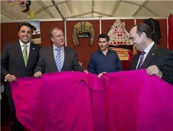 Monago plantea potenciar los festejos taurinos en Extremadura como motor de desarrollo económico
