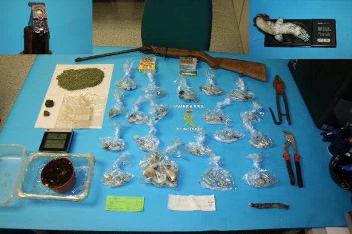 La Guardia Civil detiene a un varón de 39 años  por robar cobre, tenencia ilícita de armas y tráfico de drogas
