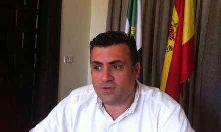 El alcalde de Coria demanda a la Subdelegada del Gobierno más agilidad en las oficinas móviles del DNI