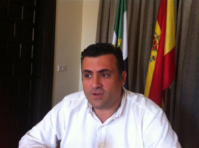 El alcalde de Coria demanda a la Subdelegada del Gobierno más agilidad en las oficinas móviles del DNI