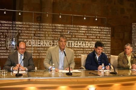 El director general de Deportes presenta oficialmente el Raid de Aventura Extremadura 2012