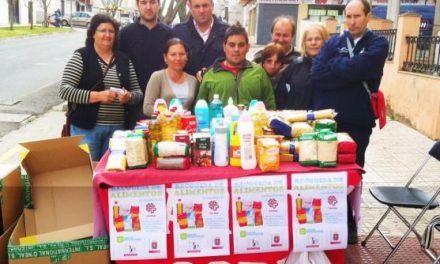 Voluntarios de NNGG recolectan en Coria 1.500 kilogramos de alimentos destinados a Cáritas