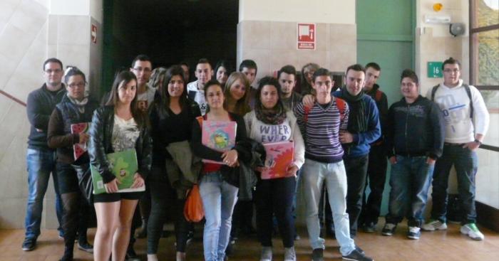 Jóvenes de Alcántara toman conciencia de la importancia de las competencias digitales para el empleo