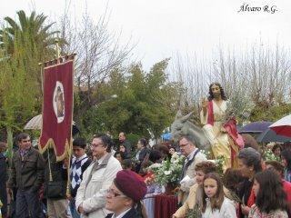Los vecinos de Valencia de Alcántara se vuelcan con la Semana Santa a pesar de la lluvia