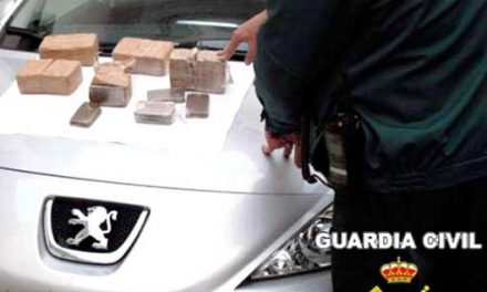 La Guardia Civil detiene a dos individuos con 5 kilos de droga tras ser detectados por exceso de velocidad