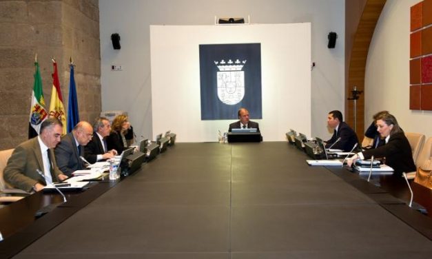 El Gobierno de Extremadura considera que la región recibe de los PGE más de lo que aporta