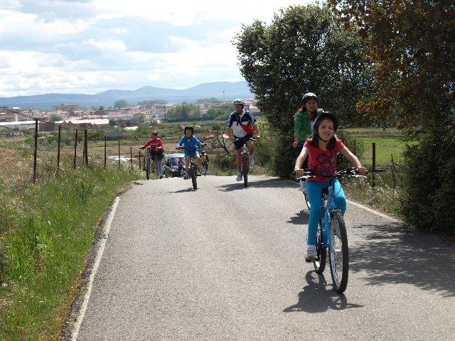 Los niños de Moraleja participan en la segunda ruta del mes de la bicicleta por La Moheda y Huélaga