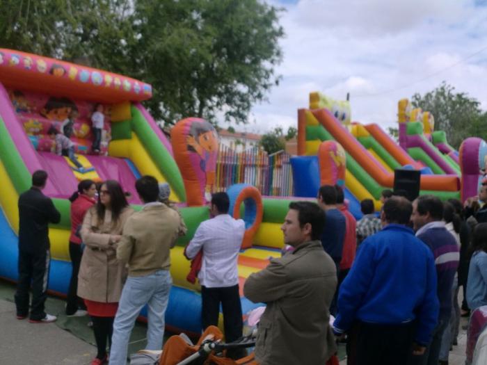 Moraleja celebra el 1 de Mayo con la suelta de vaquillas y gran afluencia de público en el barrio de las Eras