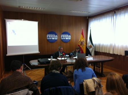 La Consejería de Economía y la Agencia Tributaria presentan la campaña de la renta 2011 en Extremadura