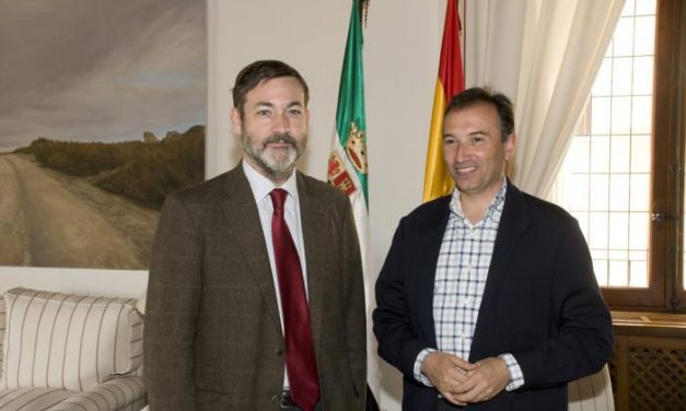 Laureano León mantiene un encuentro con el Secretario General del Instituto Cervantes, Rodríguez-Ponga