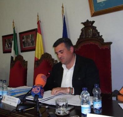 El pleno de Coria revoca el nombramiento de Valle y Agüí como representantes en las cajas de ahorros