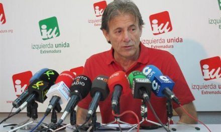 El portavoz de IU, Pedro Escobar, demanda más inversiones públicas para Extremadura