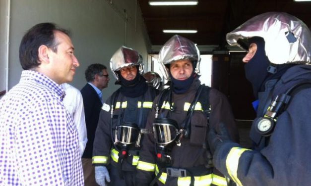 El parque de bomberos de Valencia de Alcántara acoge el primer curso de control de incendios en el interior