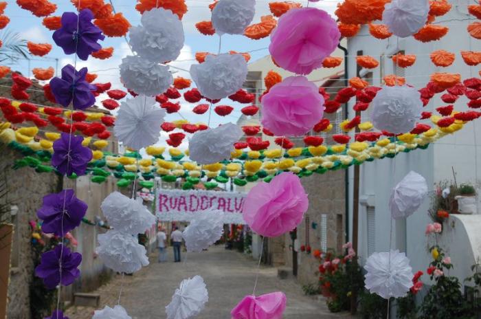 Cientos de personas participan en el Festival de las Flores que este fin de semana acoge Portugal