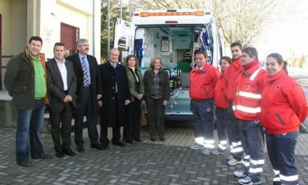 La Asamblea Local de Cruz Roja de Coria estrena una nueva ambulancia más moderna y con más medios