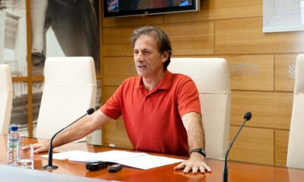 El coordinador de Izquierda Unida Extremadura, Pedro Escobar, considera el rescate a España “un secuestro”
