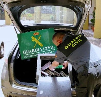 La Guardia Civil desmantela en Badajoz un grupo de ladrones que robaba en gasolineras, bancos y bares
