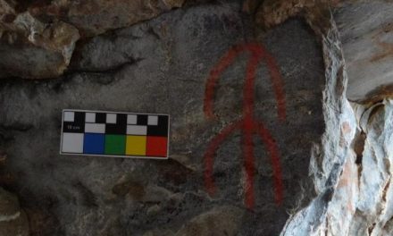 Un bombero forestal de Valencia de Alcántara descubre pinturas rupestres en Sierra de San Pedro