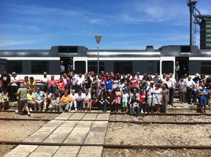 Éxito de participación en el viaje en tren organizado para rendir homenaje a los ferroviarios extremeños