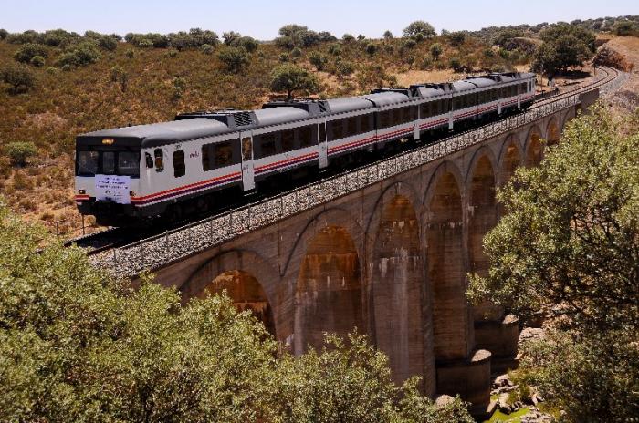 Éxito de participación en el viaje en tren organizado para rendir homenaje a los ferroviarios extremeños