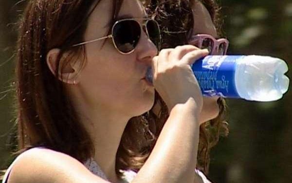 Salud Pública recomienda ante la ola de calor beber mucha agua y evitar las actividades de esfuerzo físico