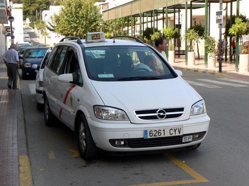 Cáceres modificará la ordenanza reguladora del servicio de taxi que se creó en el año 1991