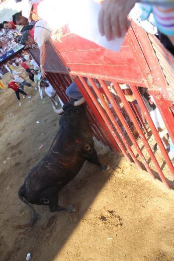 El herido por el toro Pitanguero es trasladado al Infanta Cristina para realizarle nuevas pruebas