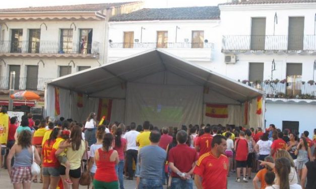 Extremadura se vuelca con la selección española y cientos de aficionados celebran el título en las calles