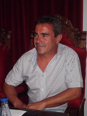 José Luis Estévez toma posesión de su acta de concejal de SIEX en Coria tras la dimisión de Montero