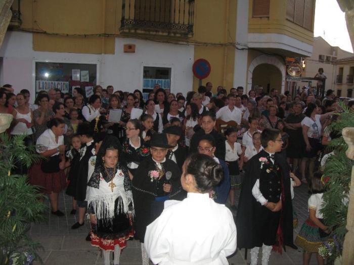 La representación de la boda tradicional extremeña de los alumnos de Clara Blanco de Moraleja resulta un éxito