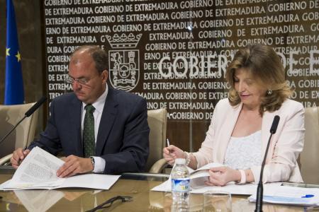 Extremadura firma un convenio con el Ministerio de Empleo para luchar contra la economía sumergida
