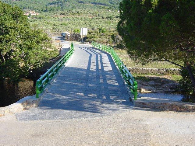 Cadalso inaugura oficialmente las obras de reforma del puente de Los Pilares sobre el río Árrago