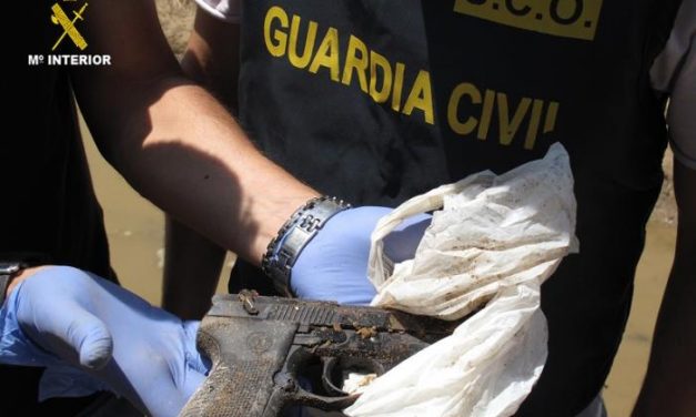 La Guardia Civil ha recuperado parte de las armas robadas en Bótoa en dos fincas rústicas de Badajoz