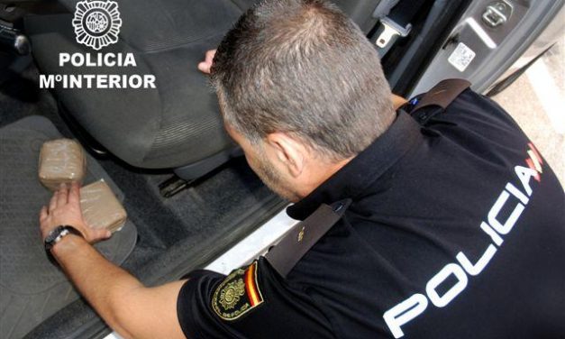 La Policía Nacional detiene a un joven en Mérida que portaba más de un kilo de heroína en su vehículo