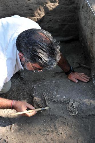 Patrimonio estudia el origen de unos restos humanos y tumbas halladas en las obras de una casa de Torrejoncillo