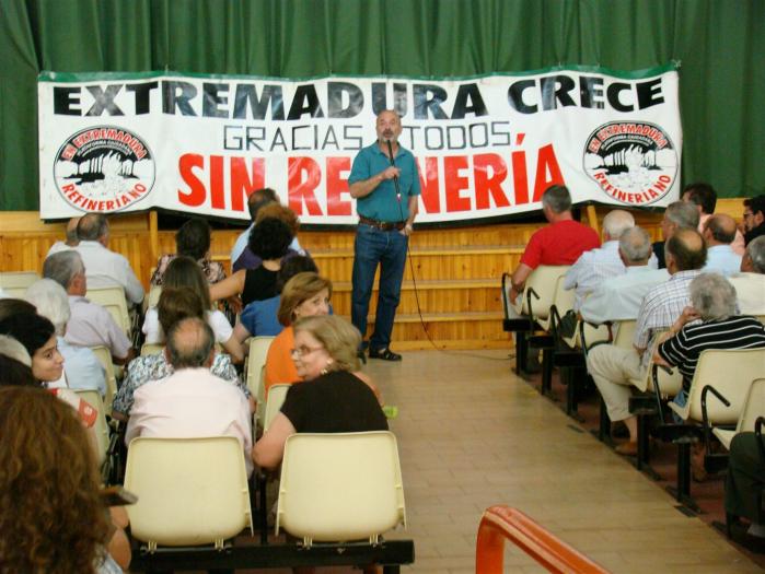 La plataforma ciudadana «Refinería No» decide en asamblea disolverse como colectivo