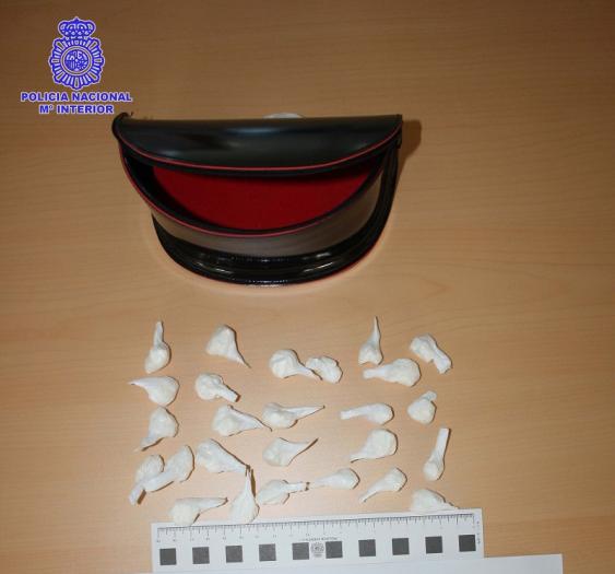 La Policía Nacional detiene a una mujer en Plasencia que portaba en su bolso 22 gramos de cocaína